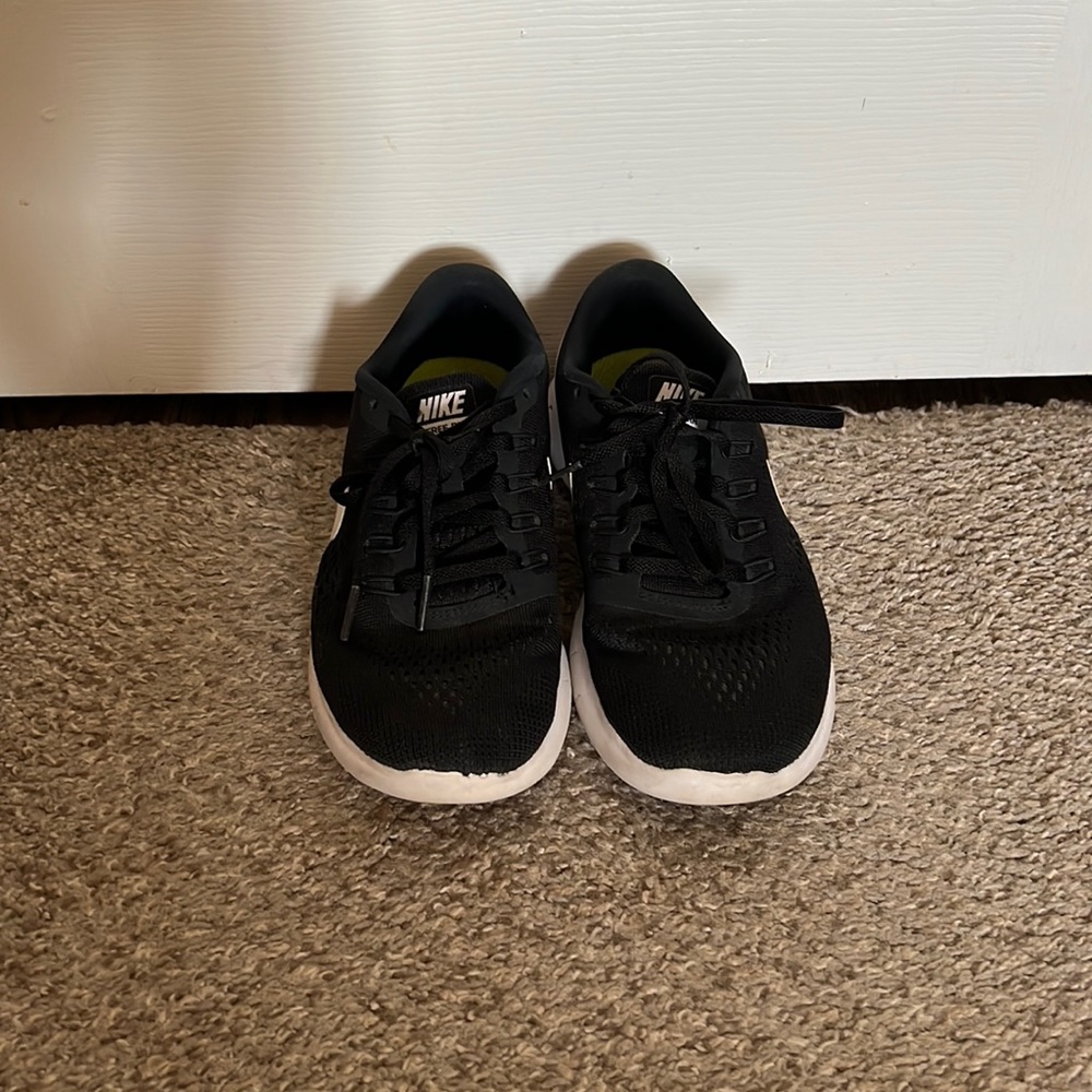 Nike Free Black Tennis Shoes